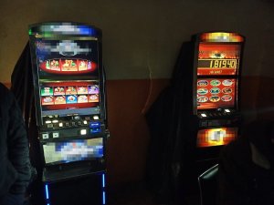 dwa automaty do gier